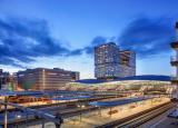 由荷兰公司Benthem Crouwel Architects设计的乌特勒支庞大的交通枢纽