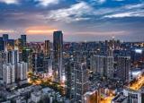 宣布以巨大的发光字母完成了对这座城市的建造